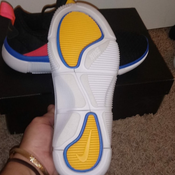 Nike - Picture 4 of 5